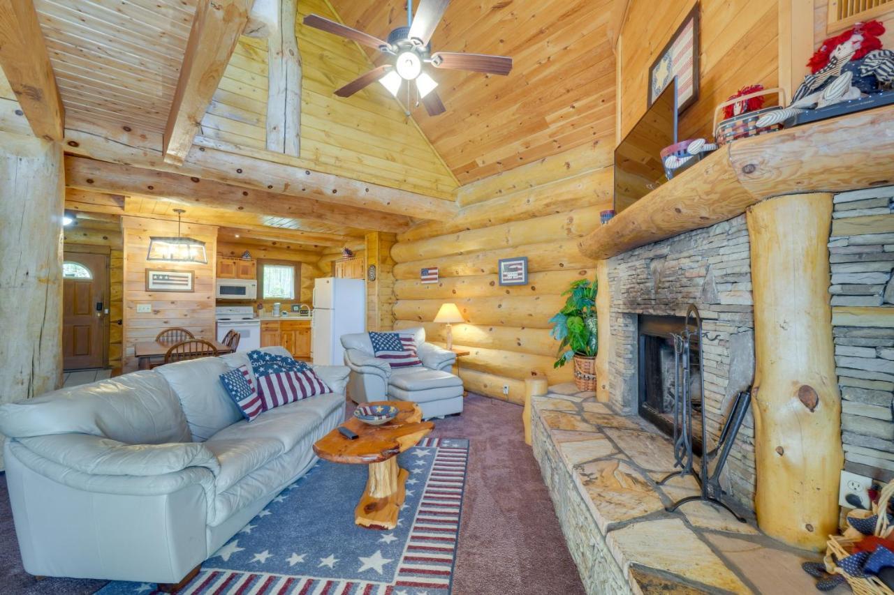 Idyllic Gatlinburg Cabin With Hot Tub And Balcony! Exterior photo